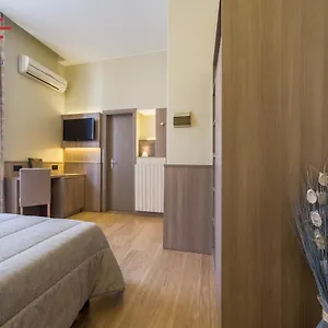 https://hotel-est.it-tuscanyhotel.com